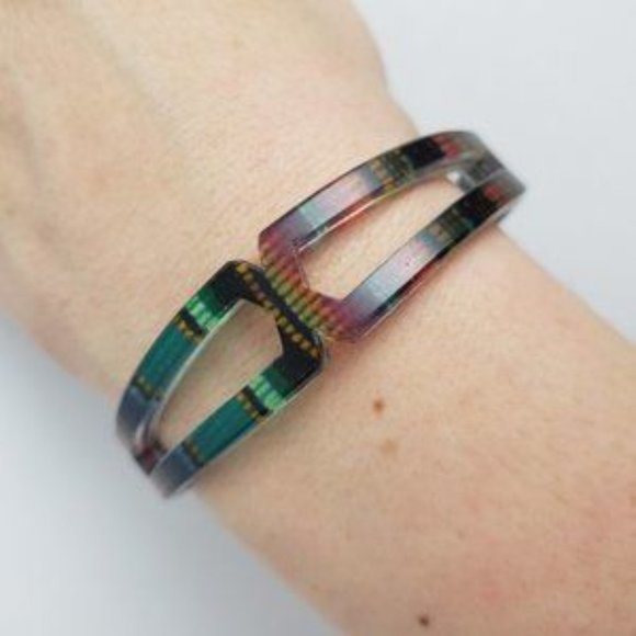 Paca Weave Peru Carved Cuff - Picture 1 of 1